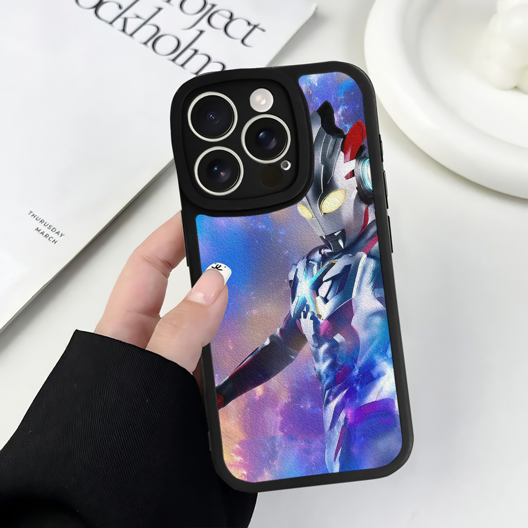 （画像用） ウルトラマン Ultraman 【iPhone 16シリーズ対応】シリコンスマホケース（レザー調） 材質：シリコン